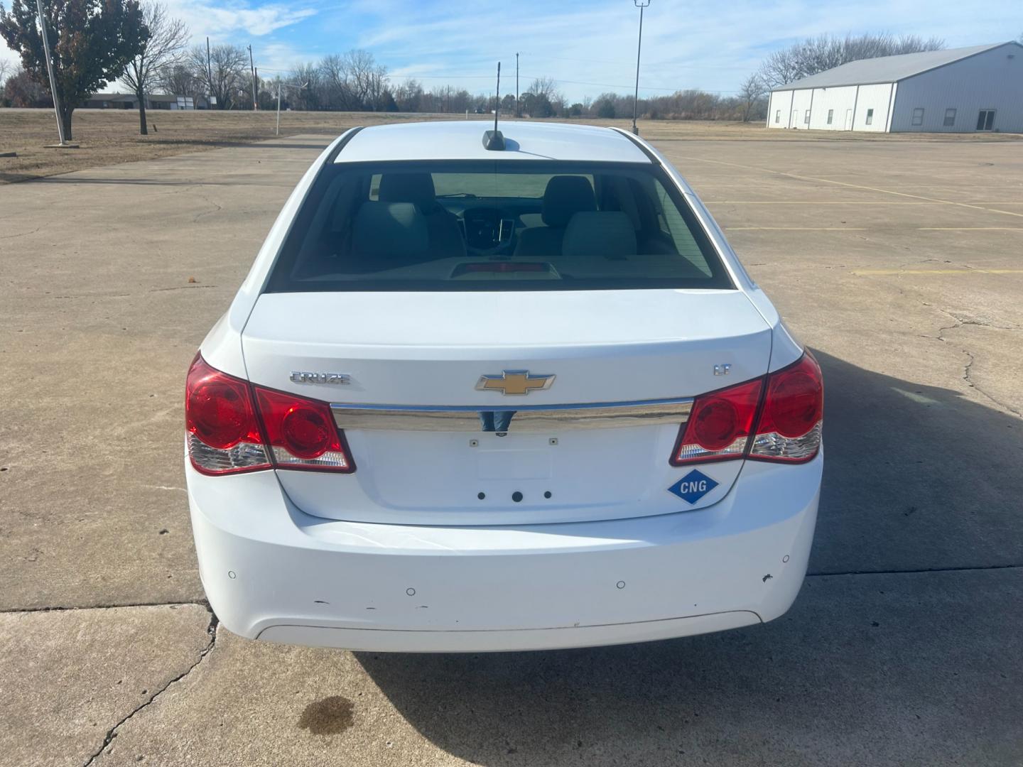 2015 White /Gray Chevrolet Cruze LT (1G1PC5SB6F7) with an 1.4L engine, AUTOMATIC transmission, located at 17760 Hwy 62, Morris, OK, 74445, (918) 733-4887, 35.609104, -95.877060 - Photo#5